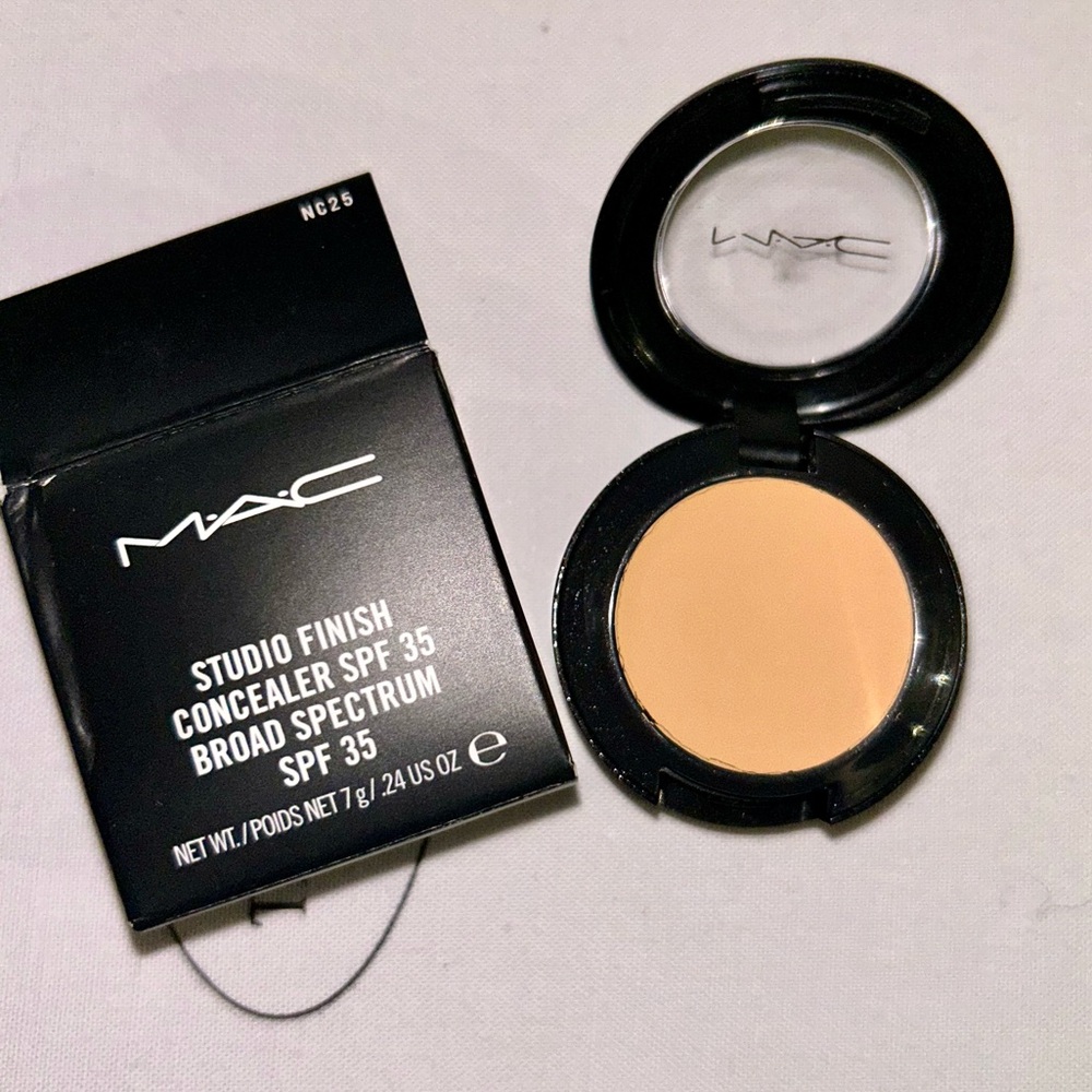 M.A.C Studio Finish Concealer in NC25